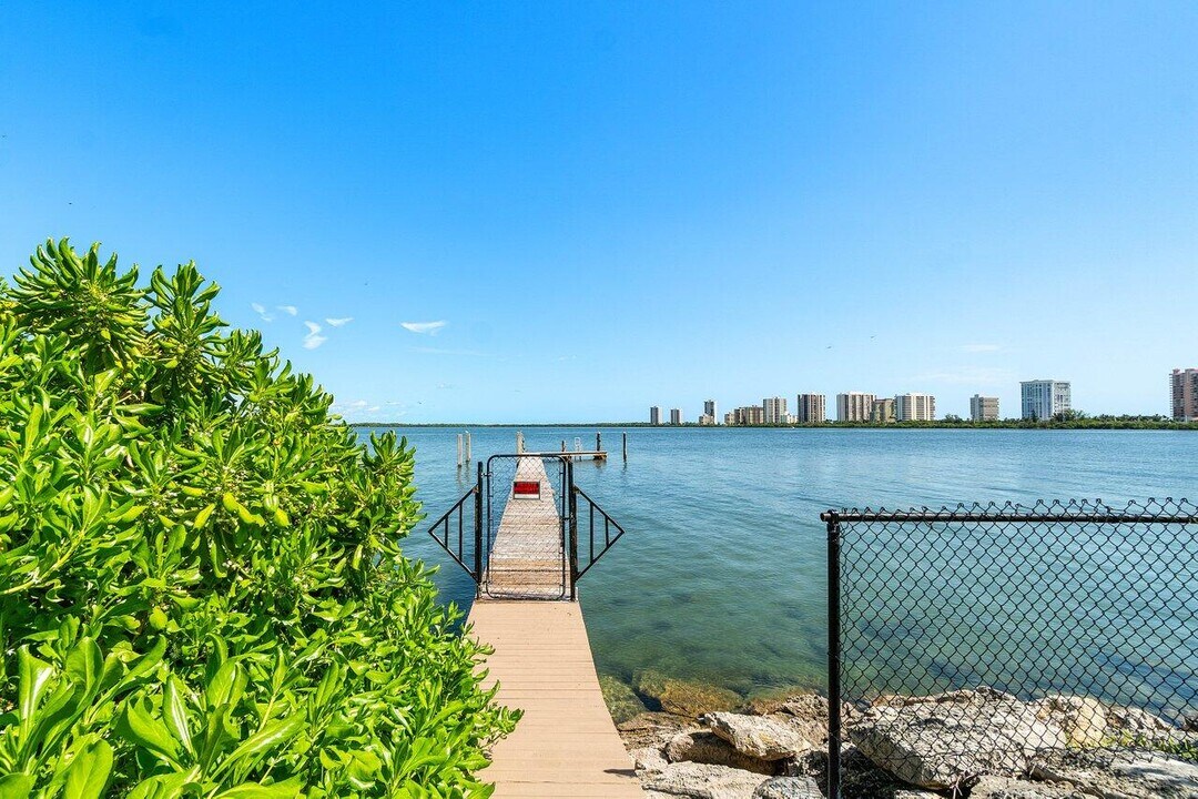 1031 Pine Point Rd in West Palm Beach, FL - Building Photo