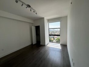 2102 SW 31st Ave, Unit B1 in Miami, FL - Building Photo - Building Photo