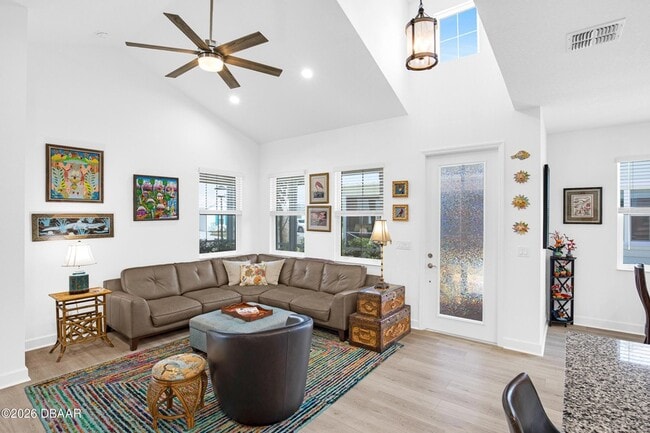 568 Daiquiri Pl in Daytona Beach, FL - Foto de edificio - Building Photo