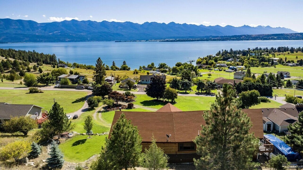 32391 Sunrise Dr in Polson, MT - Building Photo