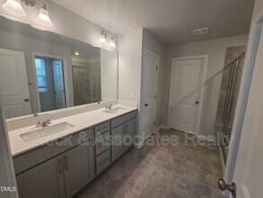 109 Sea Cave Ln in Raleigh, NC - Building Photo - Building Photo