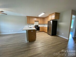 1961 Glen Manor Ct in Lincolnton, NC - Building Photo - Building Photo