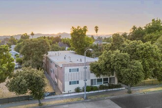 405 N Marengo Ave in Pasadena, CA - Building Photo - Building Photo