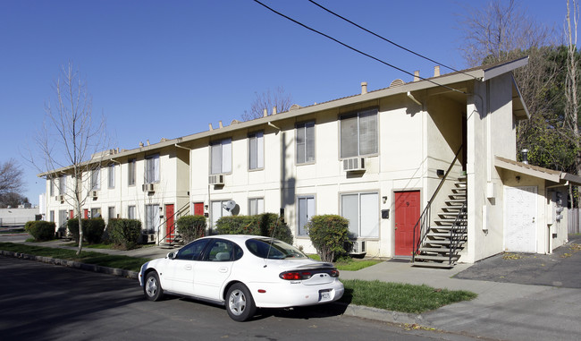 Oak Avenue Apartments in Woodland, CA - Building Photo - Building Photo