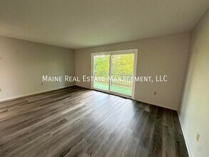 58 Longrale Park in Bangor, ME - Foto de edificio - Building Photo