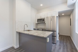 2131 N 8th St in Philadelphia, PA - Foto de edificio - Building Photo