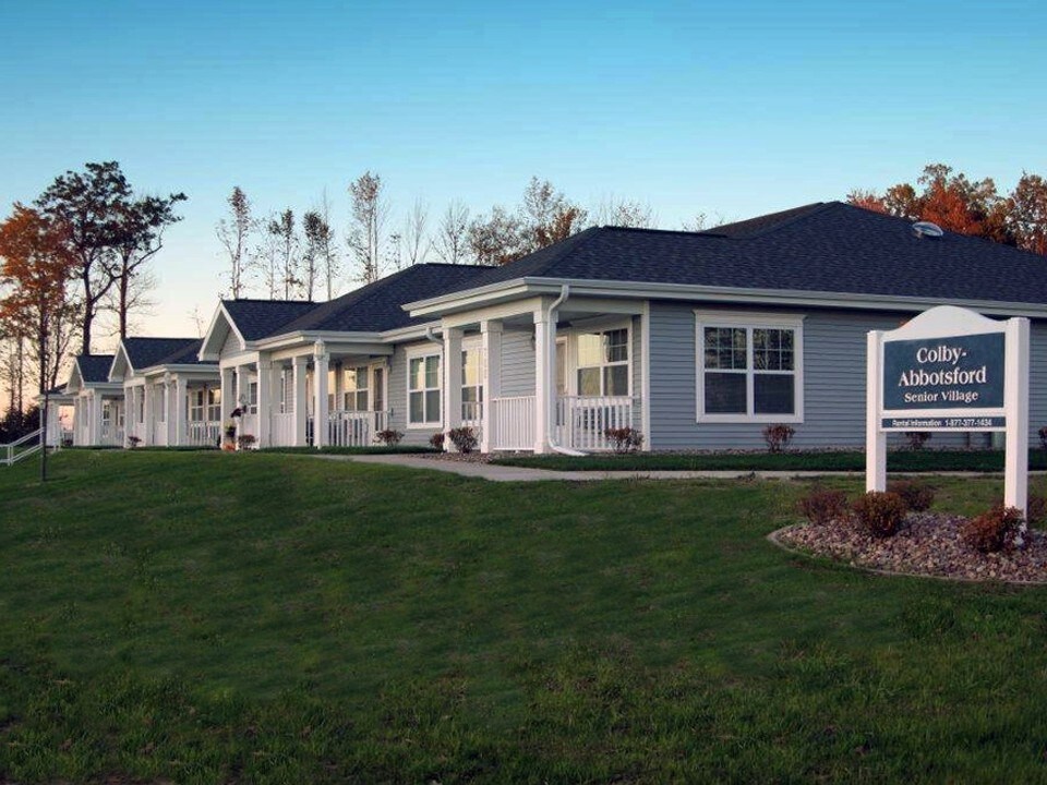 Colby-Abbotsford Senior Village in Colby, WI - Foto de edificio