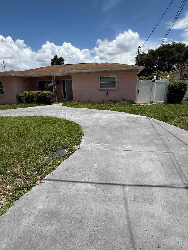 property at 2911 W Woodlawn Ave