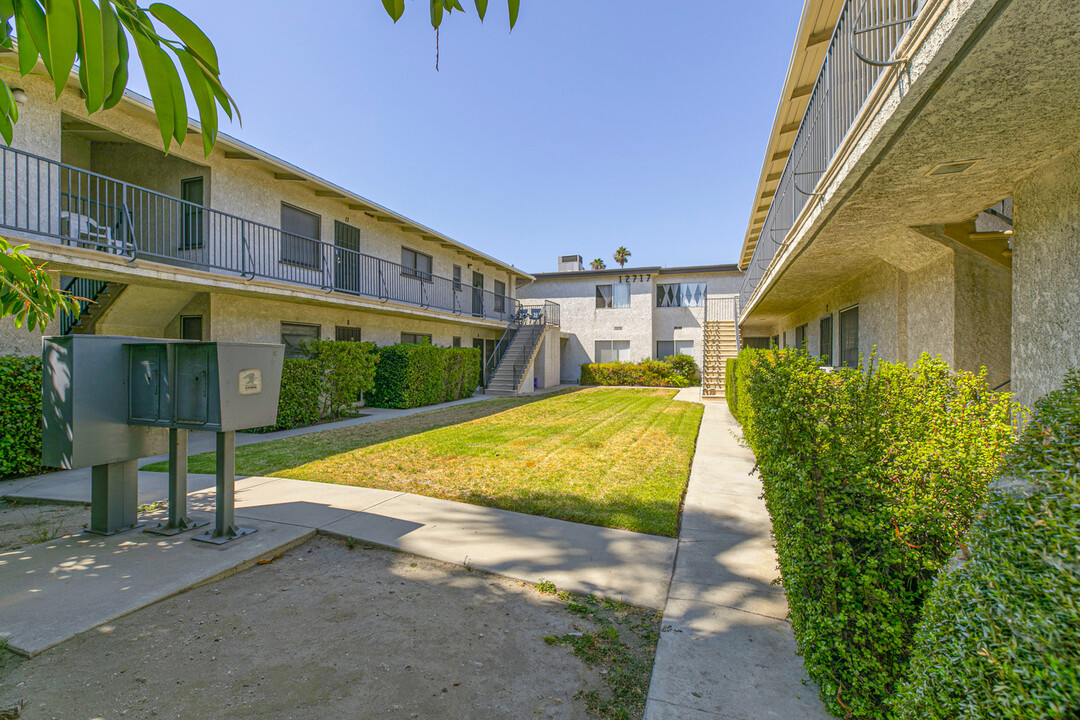 12717 Vanowen St in North Hollywood, CA - Building Photo