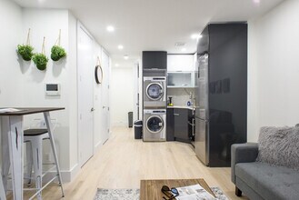 244 E 75th St in New York, NY - Building Photo - Building Photo