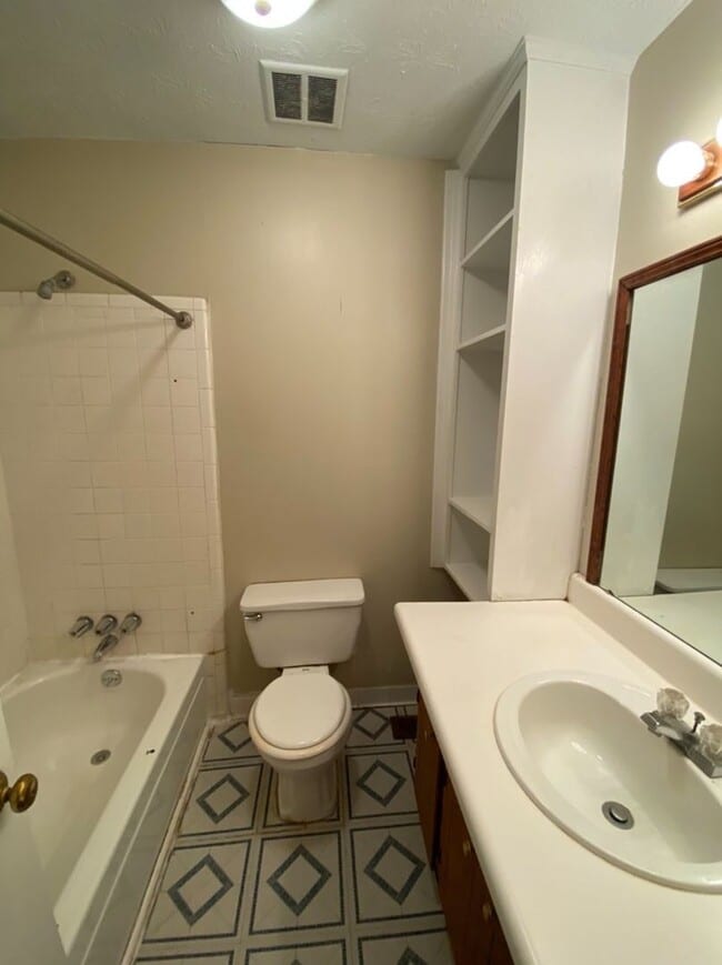 1329 Montevallo Rd in Weaver, AL - Building Photo - Building Photo