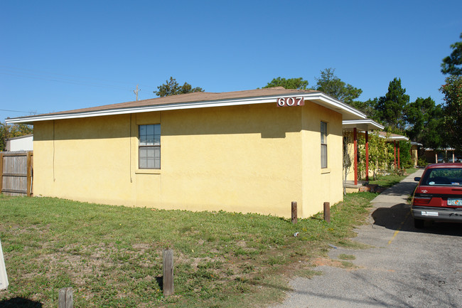 607 Lovejoy Rd in Fort Walton Beach, FL - Building Photo - Building Photo