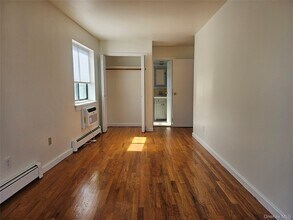 39-22 211th St in Queens, NY - Building Photo - Building Photo
