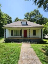 509 E Holly St in Dallas, NC - Building Photo