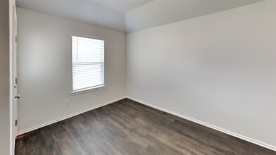 1113 S Appaloosa Ln in Mustang, OK - Building Photo - Building Photo