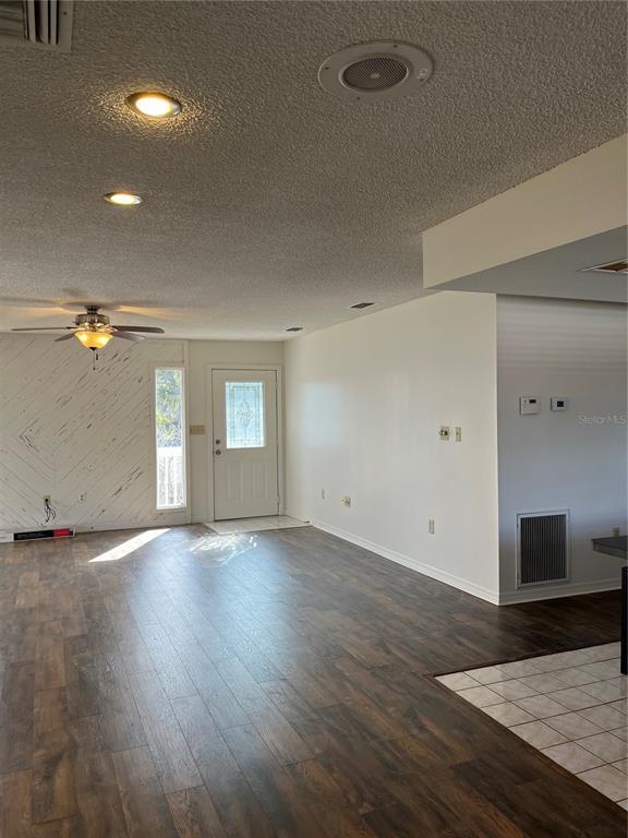 141 Lake Shore Dr N in Palm Harbor, FL - Building Photo - Building Photo