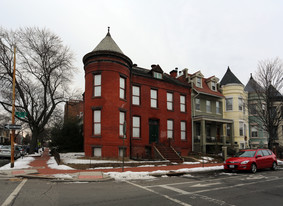 1000 C St NE Apartments