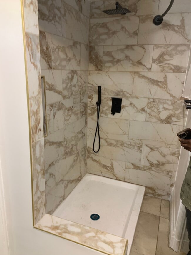 1330 Chapel St, Unit Floor 1 in Cincinnati, OH - Building Photo - Building Photo