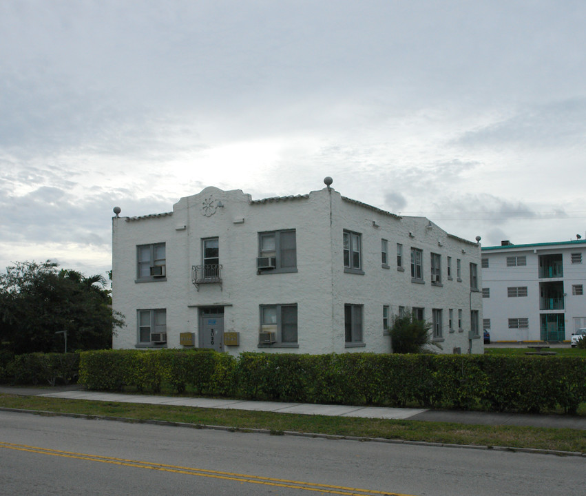 2020 Washington St in Hollywood, FL - Foto de edificio