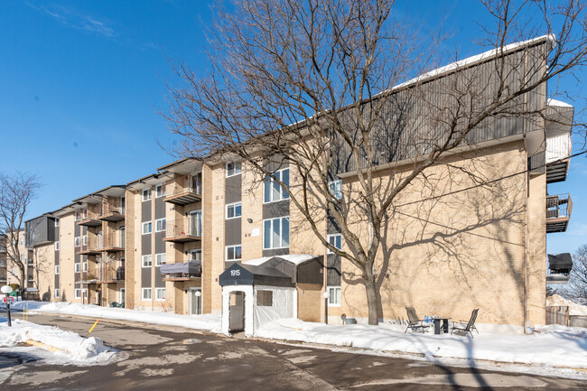 1915 Guillaume-Couture Boul in Lévis, QC - Building Photo - Building Photo