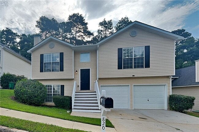 property at 820 Tradd Ct