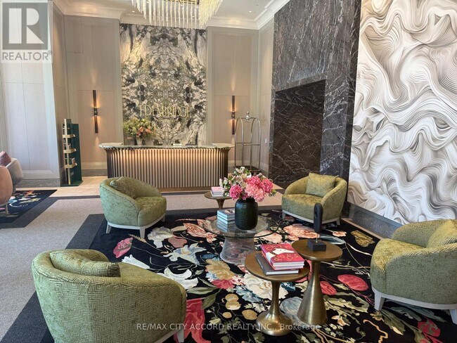 259 The Kingsway in Toronto, ON - Building Photo - Building Photo