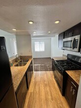 9388 Twin Trails Dr in San Diego, CA - Building Photo - Building Photo