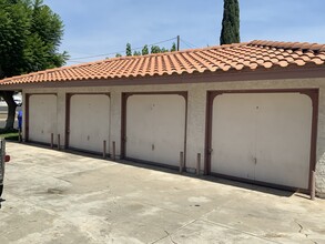 255 Bloomington Ave, Unit B in Rialto, CA - Foto de edificio - Building Photo