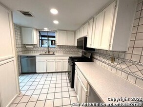 8423 Timber Bridge St in San Antonio, TX - Building Photo - Building Photo