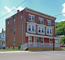 308 W Mulberry St in Shamokin, PA - Building Photo