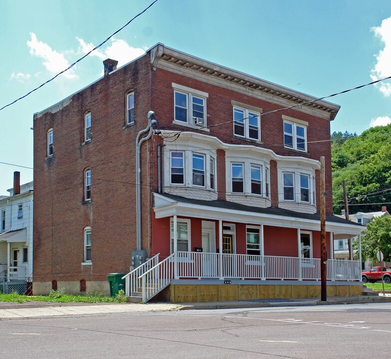 308 W Mulberry St in Shamokin, PA - Foto de edificio