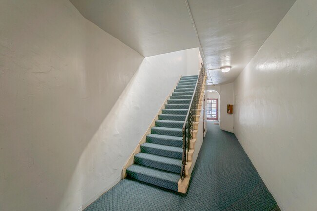 145 S Elm Dr in Beverly Hills, CA - Building Photo - Building Photo