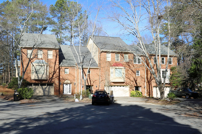 220-240 Dunwoody Creek Cir