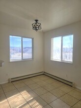 384 Sunnyside Cir, Unit B in Grand Junction, CO - Foto de edificio - Building Photo