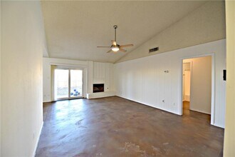 12301 Old Stage Trail in Austin, TX - Foto de edificio - Building Photo
