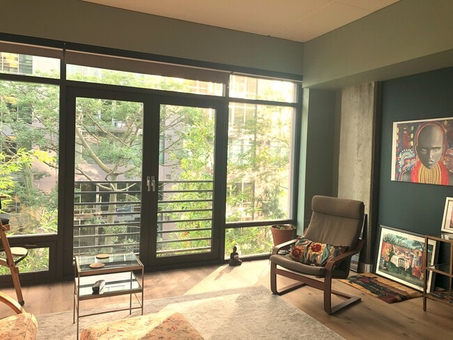 1111 S Grand Ave in Los Angeles, CA - Building Photo - Building Photo
