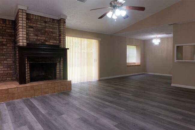 8643 Causeway Dr in Houston, TX - Building Photo - Building Photo