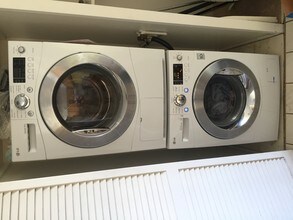 555 University Ave, Unit 905 in Honolulu, HI - Foto de edificio - Building Photo