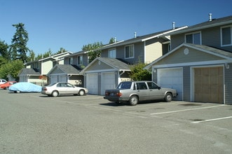 Lakeside Townhomes in Milton, WA - Foto de edificio - Building Photo