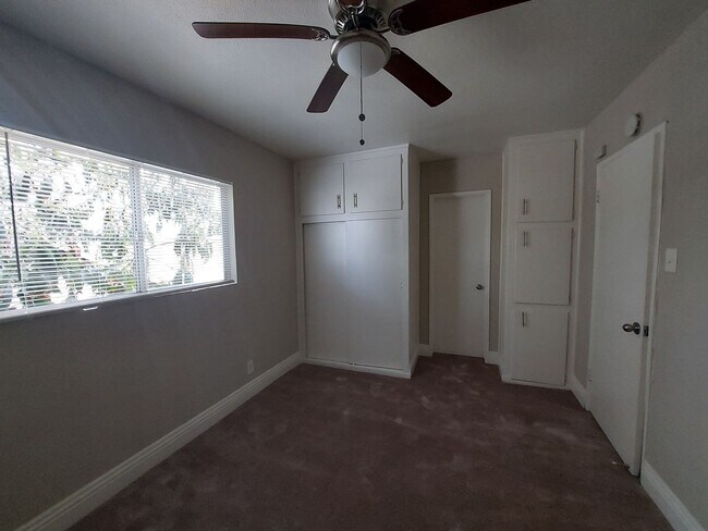 1135 E 4th St in Long Beach, CA - Building Photo - Interior Photo