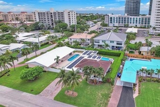 2212 NE 32nd Ave in Fort Lauderdale, FL - Foto de edificio - Building Photo