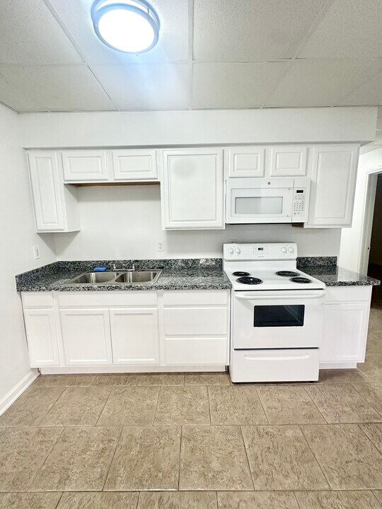 3016 Jean Lafitte Pkwy in Chalmette, LA - Building Photo