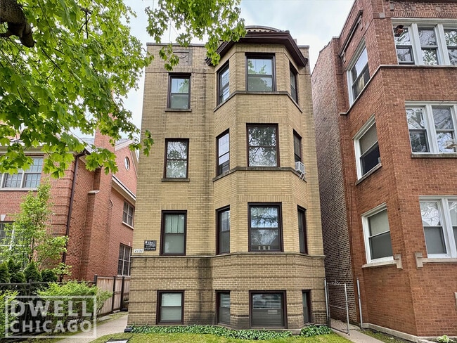 2133 W Giddings St, Unit 2D