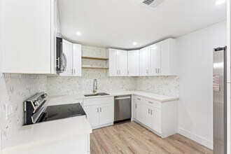 9720 NW 24th Pl in Sunrise, FL - Building Photo - Building Photo