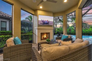 9630 Campanile Cir in Naples, FL - Building Photo
