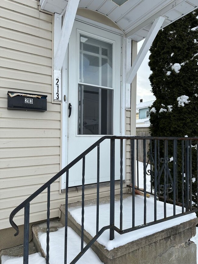 213-215-215 E Franklin St in Slatington, PA - Building Photo - Building Photo