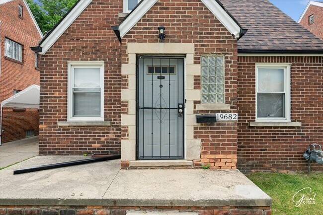 19682 Spencer Ave in Detroit, MI - Building Photo - Building Photo