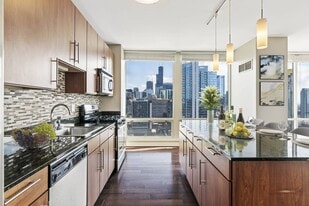 Flair Tower Apartments in Chicago, IL - Building Photo
