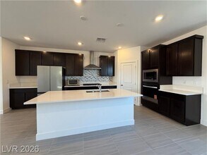 7346 Pioneer Way in Las Vegas, NV - Building Photo - Building Photo