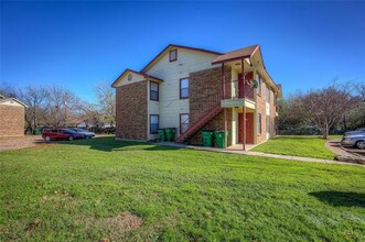 5113 Herrick Ct in Haltom City, TX - Foto de edificio - Building Photo